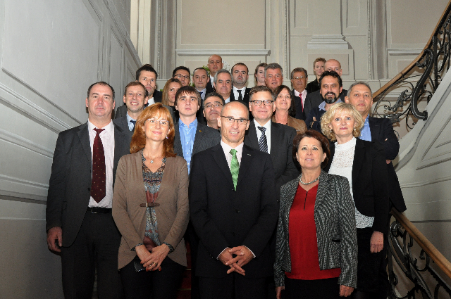 An Information Exchange System for EPAC/EACN